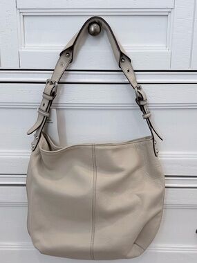 Tignanello Pebbled Leather Bucket Shoulder Bag in Sand